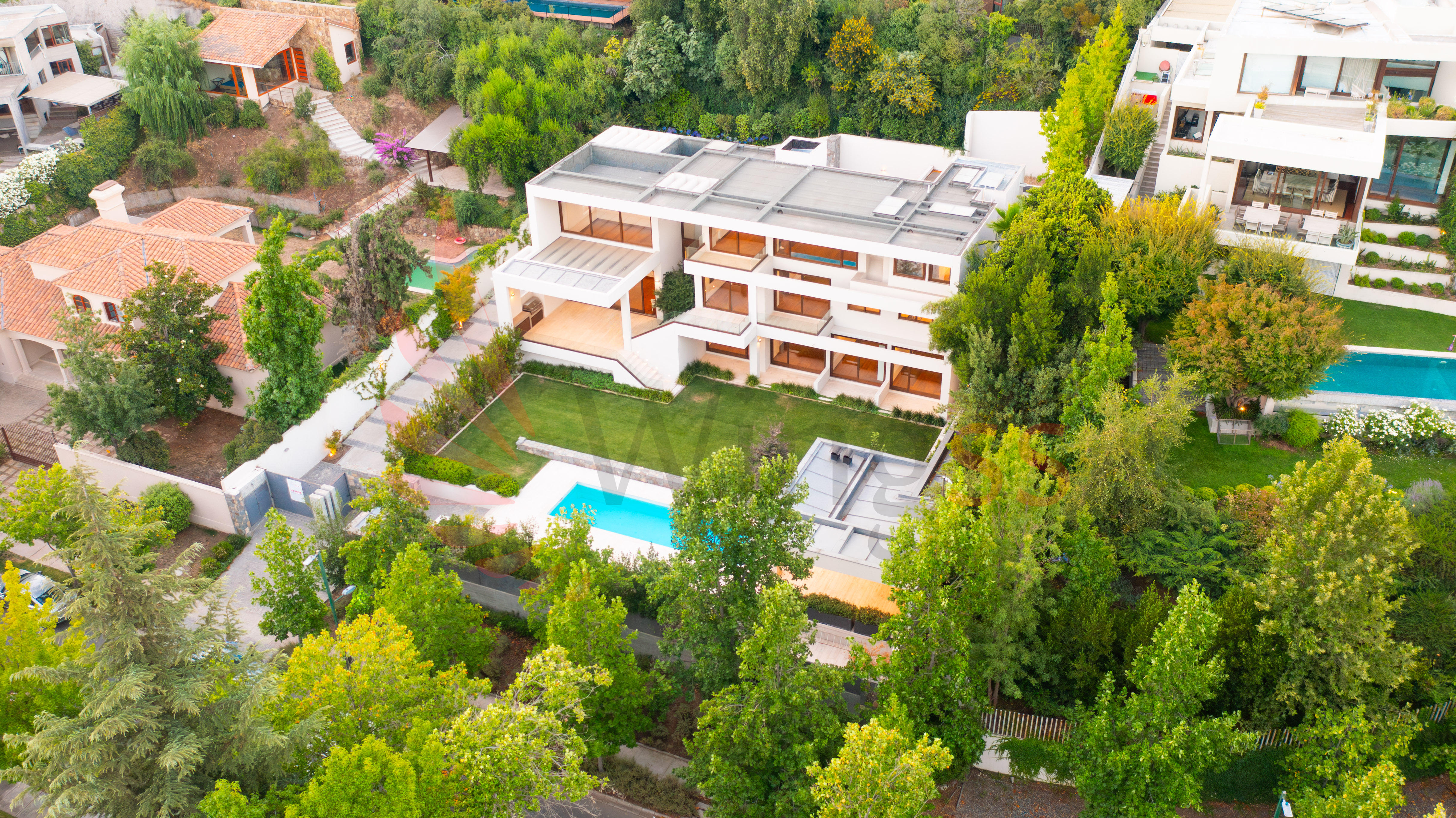 Espectacular Casa Mediterránea en 3 Niveles