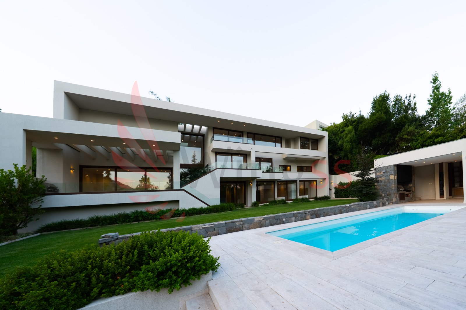 Espectacular Casa Mediterránea en 3 Niveles