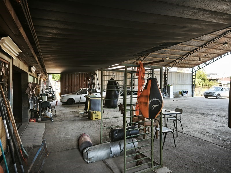 Bodega en Venta en A pasos de avenida la dehesa detrás del mall Cenco - Miniatura 3