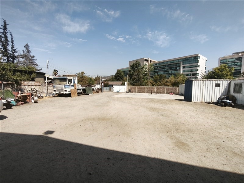 Bodega en Venta en A pasos de avenida la dehesa detrás del mall Cenco - Miniatura 6