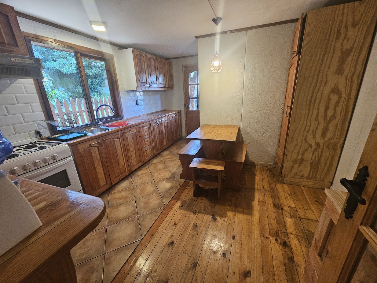 CASA ASILADA DE 3 PISOS EN LOS MOLINOS - Miniatura 6