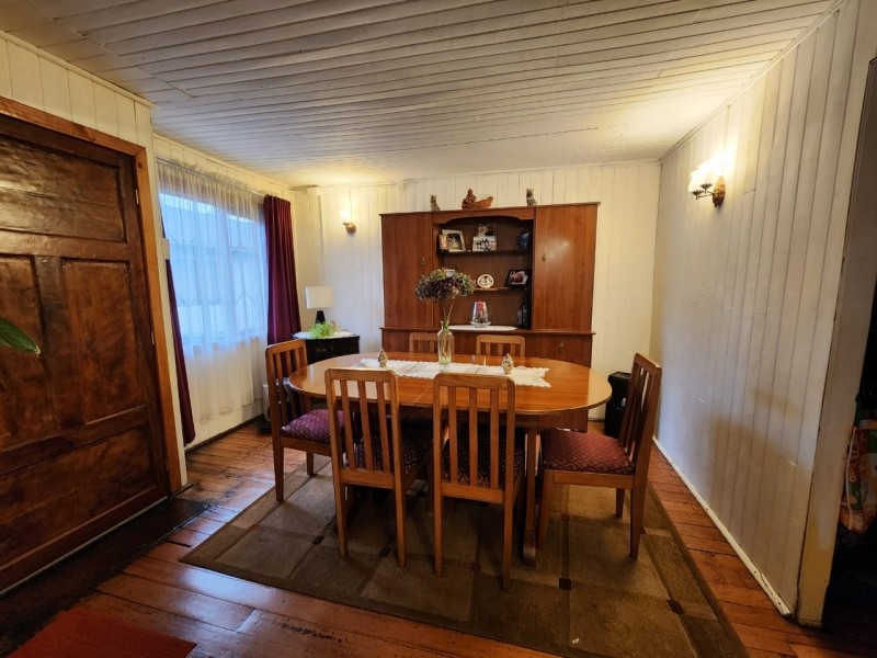 CASA ESQUINA AMPLIADA Y CON GRAN QUINCHO - Miniatura 2