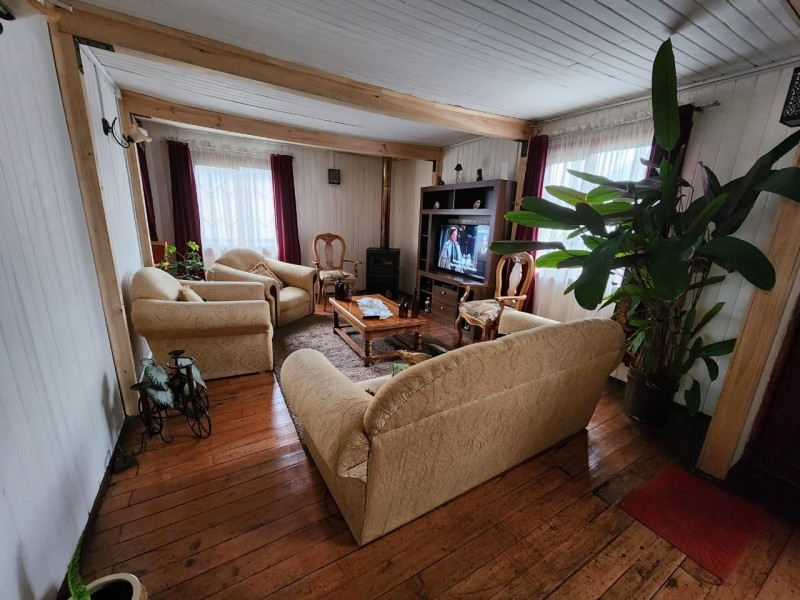 CASA ESQUINA AMPLIADA Y CON GRAN QUINCHO - Miniatura 3