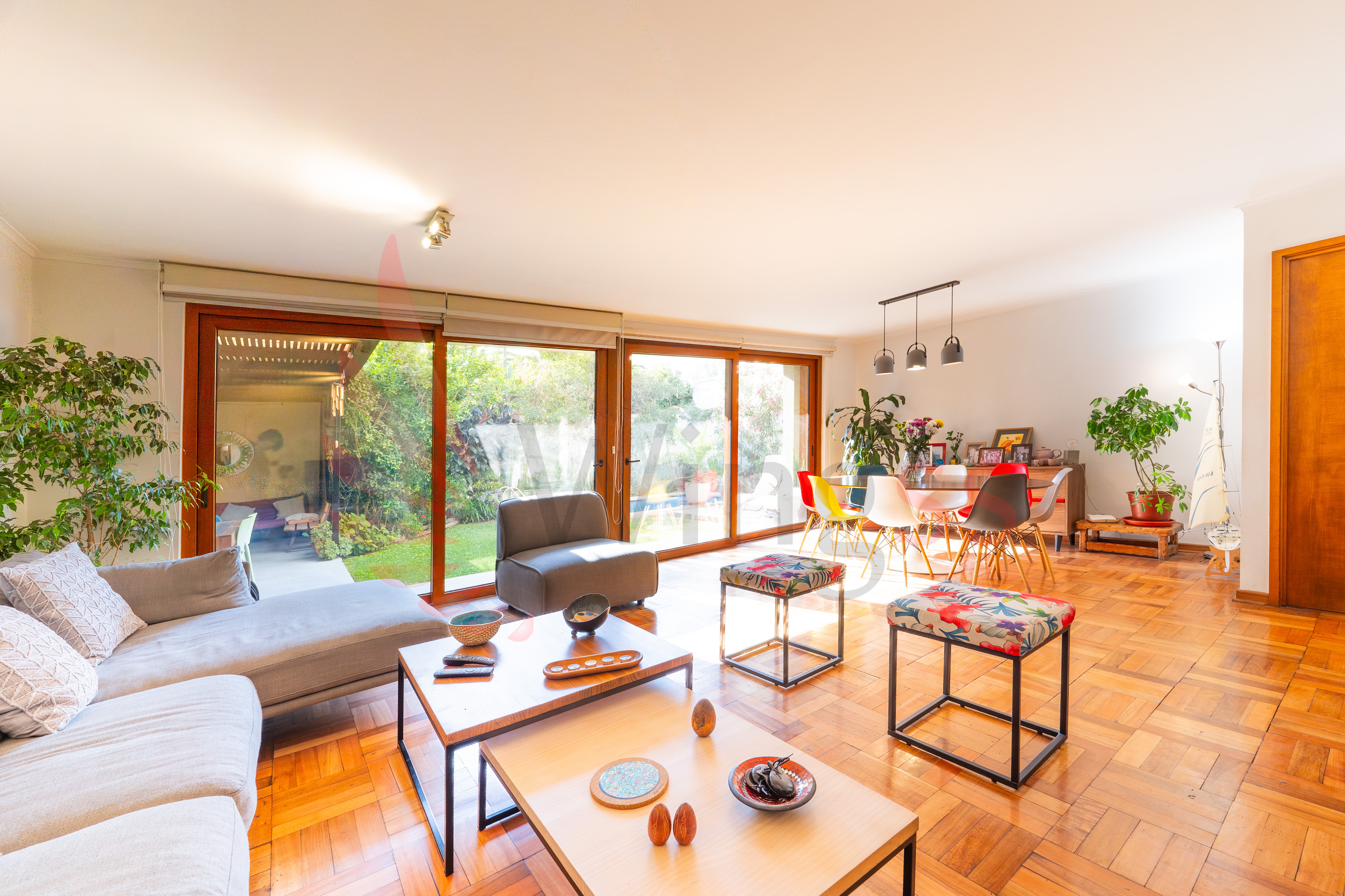 Maravillosa casa nueva de 3 pisos en lo mejor de Las Condes - Miniatura 4