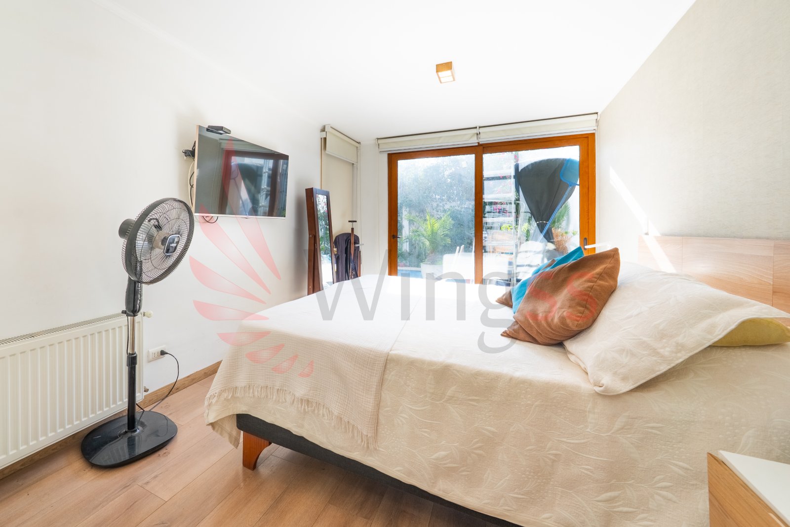 Maravillosa casa nueva de 3 pisos en lo mejor de Las Condes - Miniatura 2