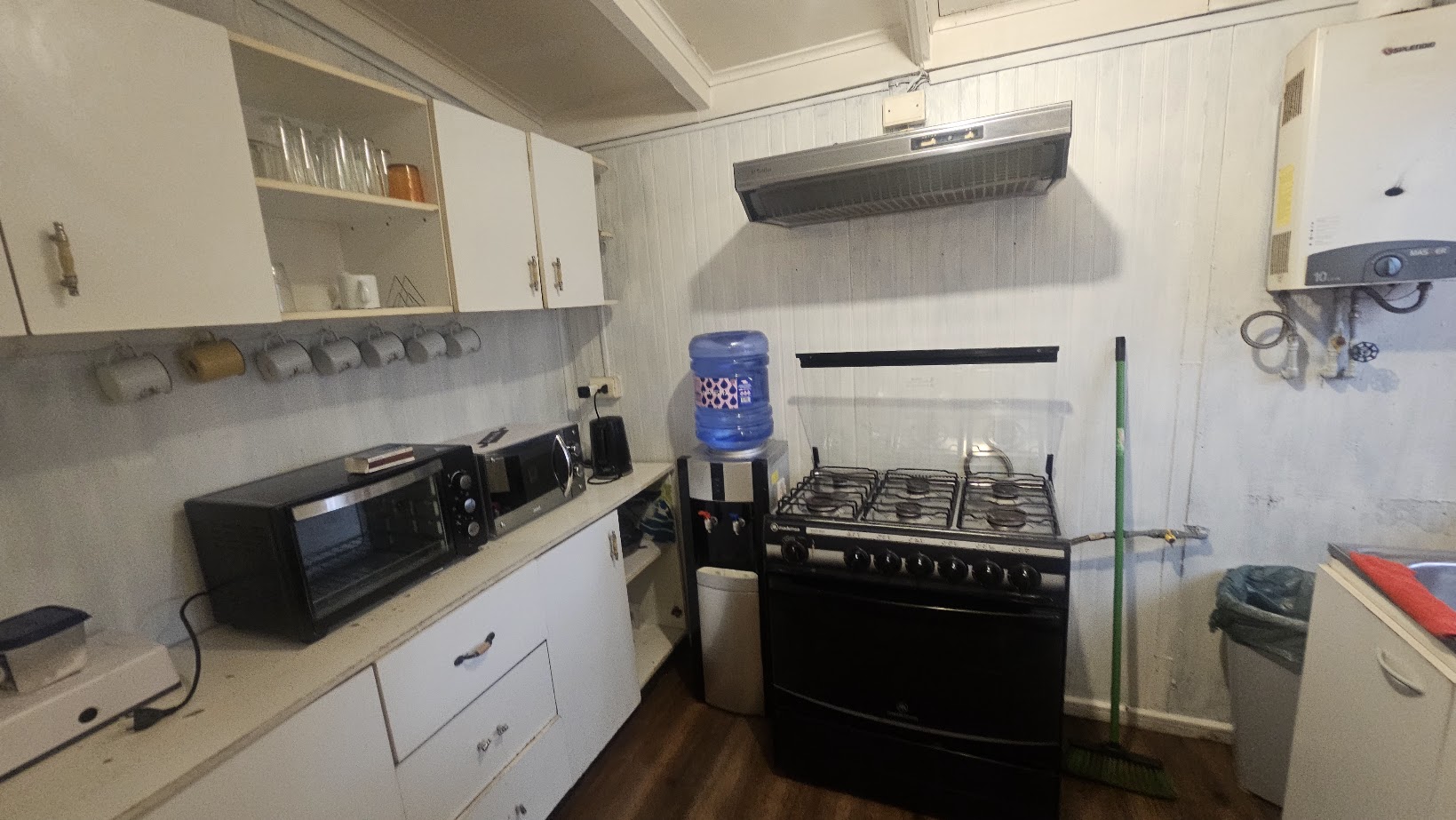 AMPLIA CASA AMOBLADA CON DEPTO INTEGRADO  - Miniatura 3