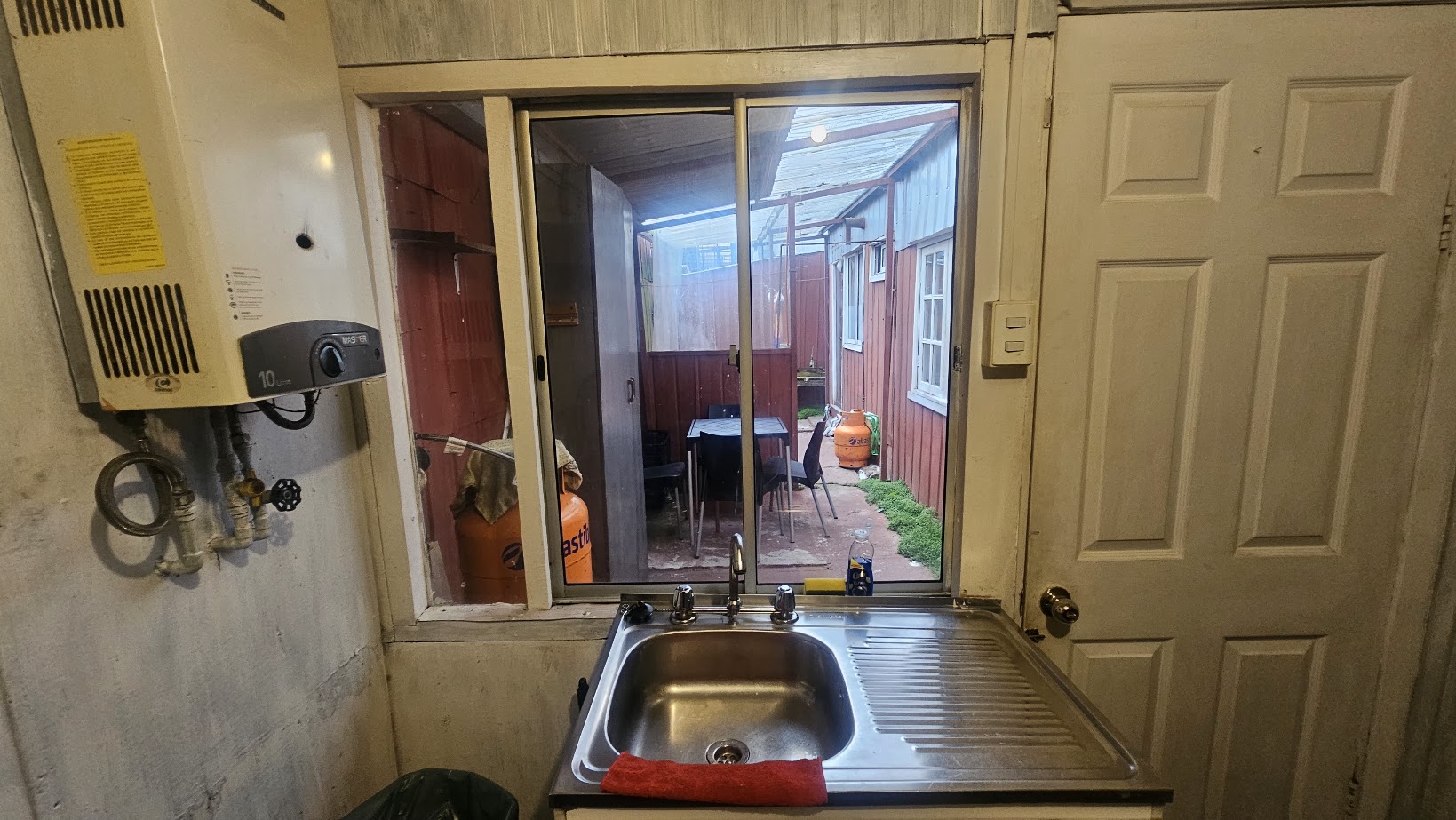 AMPLIA CASA AMOBLADA CON DEPTO INTEGRADO  - Miniatura 4