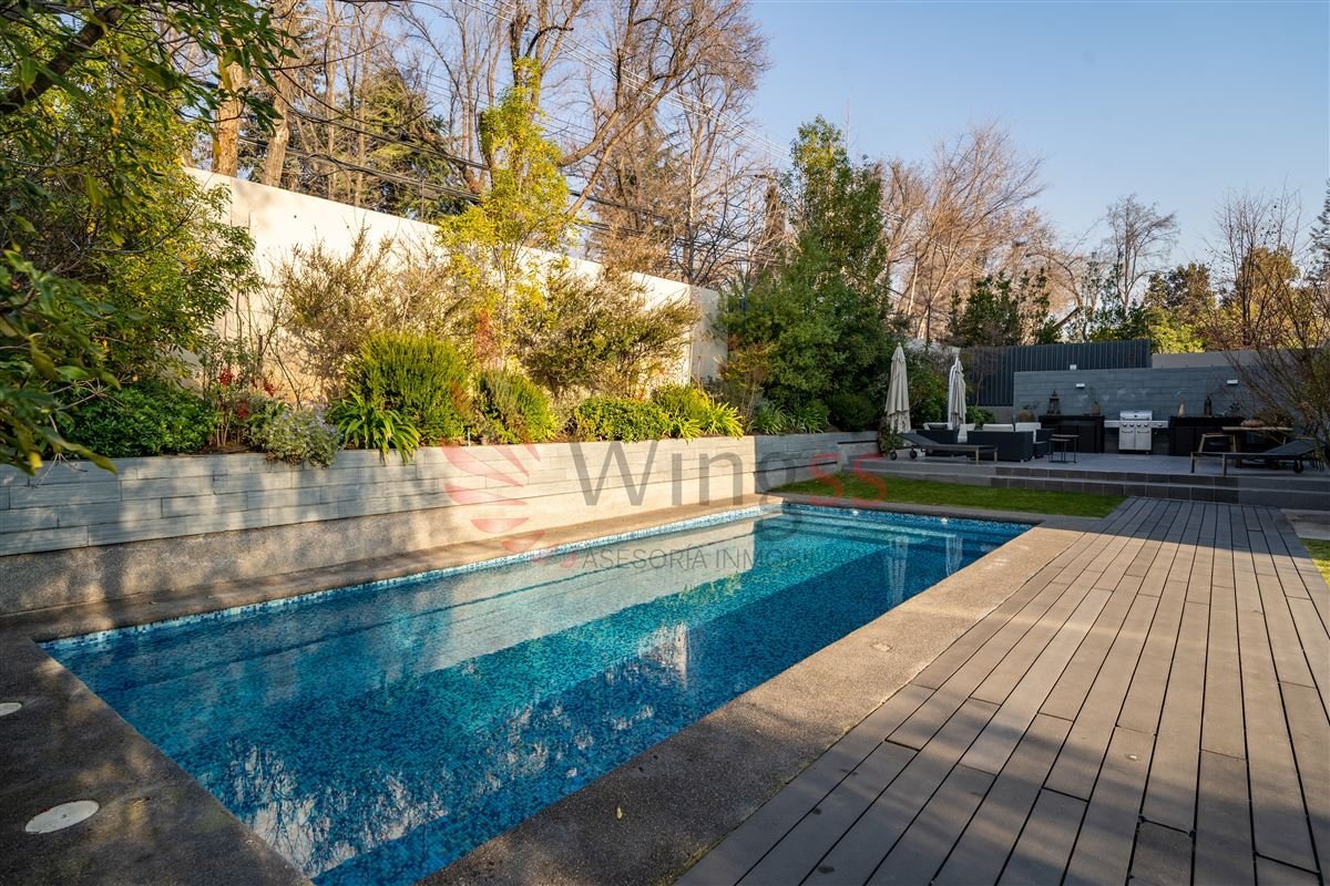 Extraordinario Tríplex con Patio y Piscina Privado