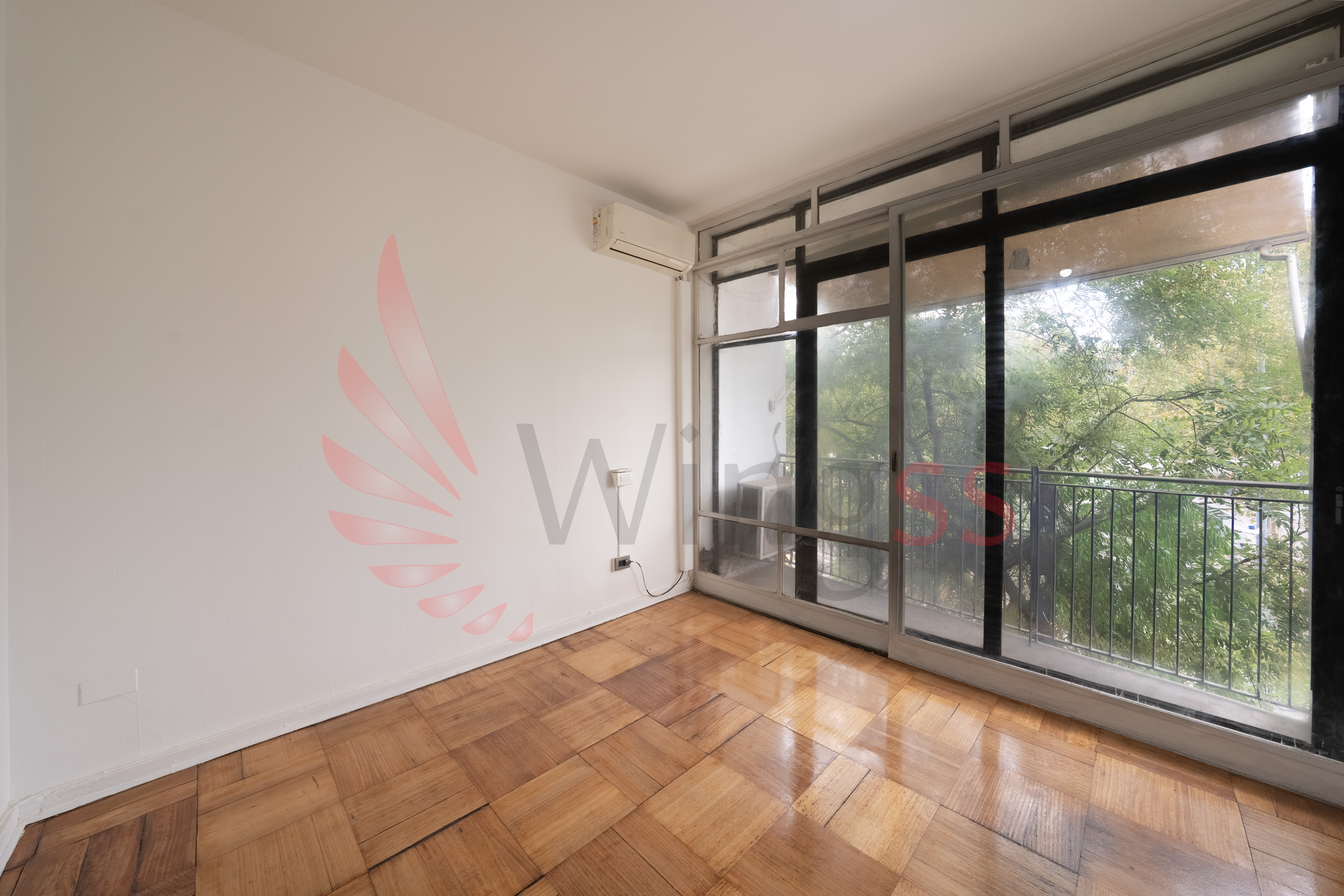 Arriendo Dpto. Remodelado en Merced Frente al parque Forestal - Imagen 1