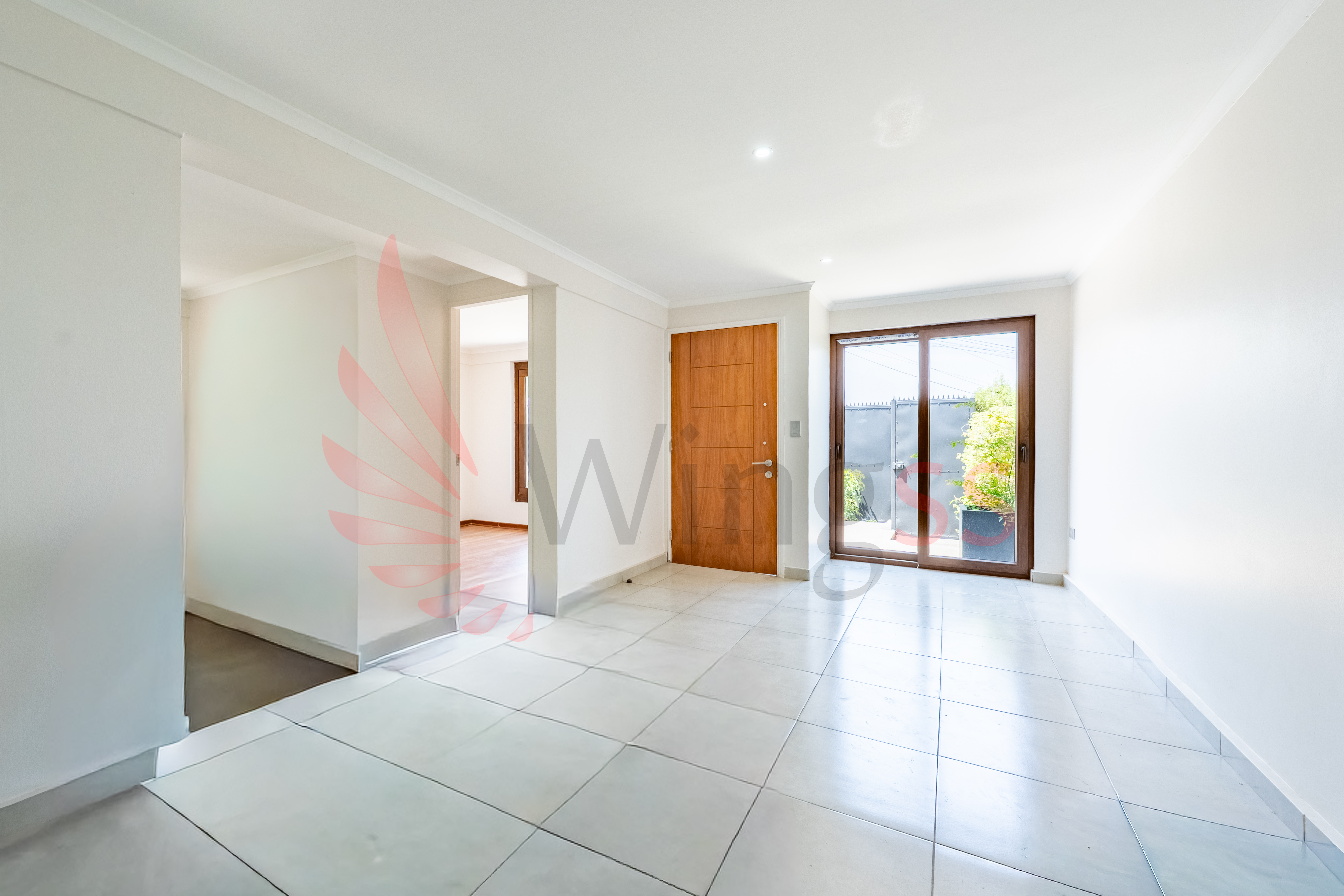 Hermosa Casa Remodelada Sector Residencial Las Condes  - Miniatura 4