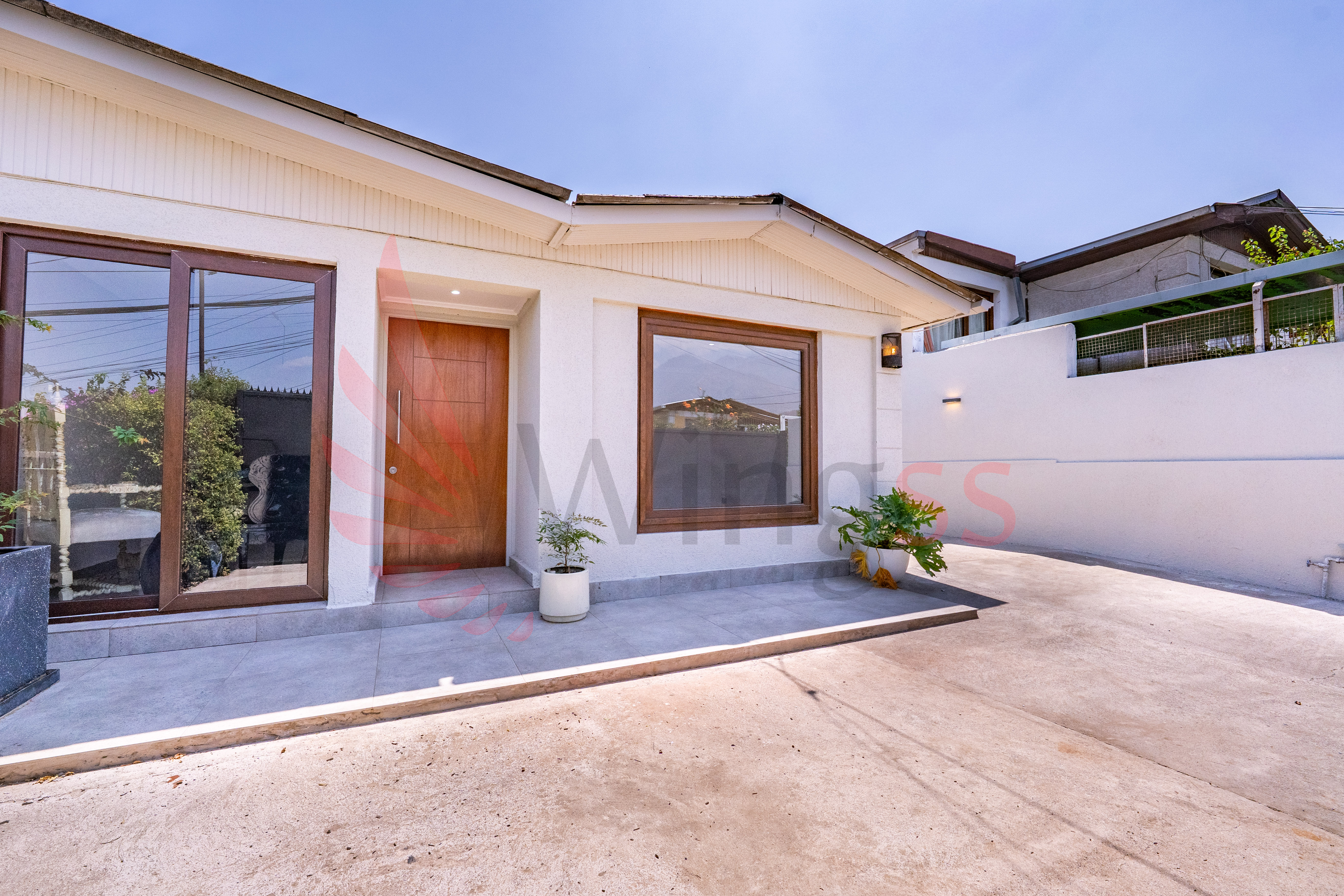 Hermosa Casa Remodelada Sector Residencial Las Condes  - Miniatura 2