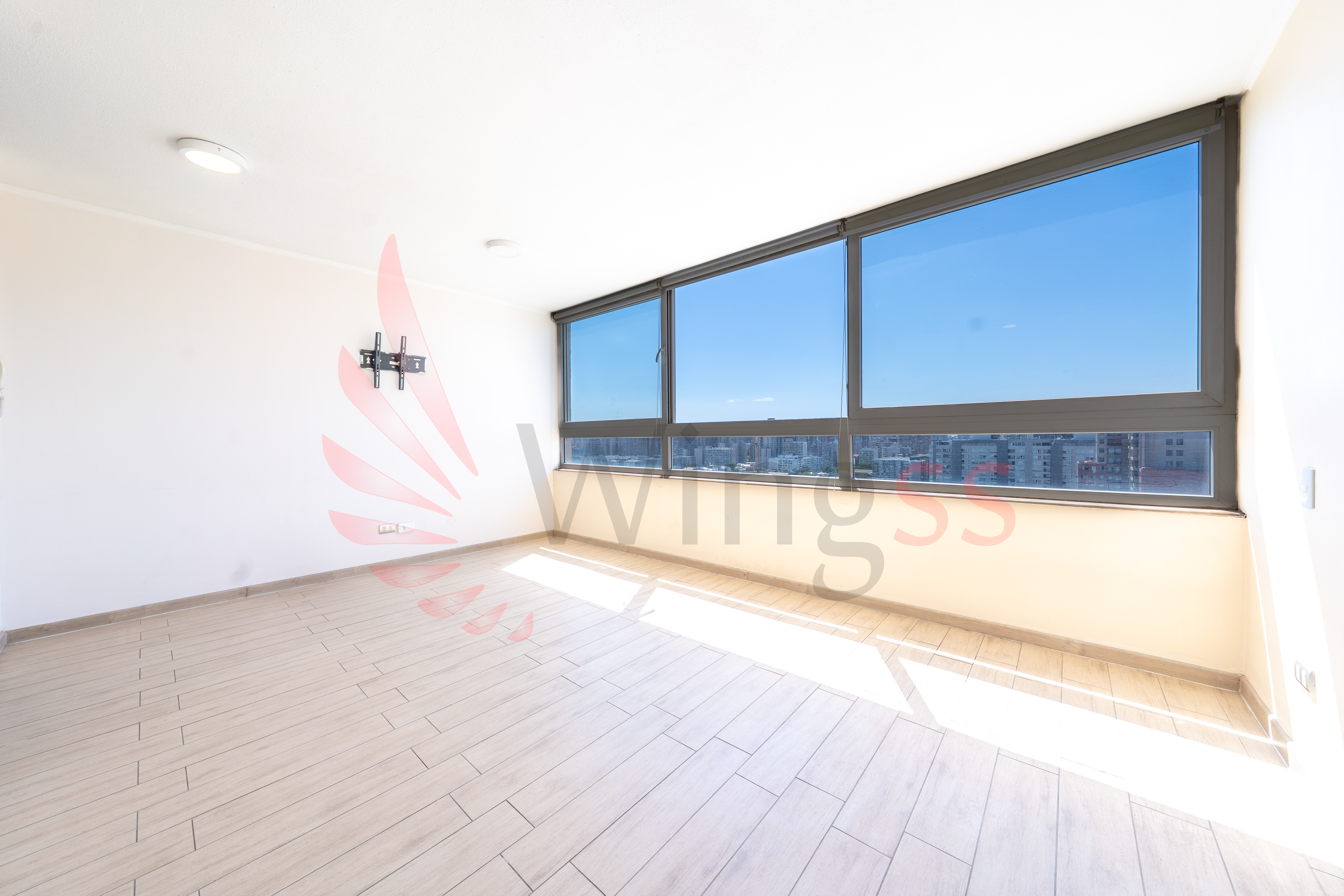 Inversión Segura: Estudio Bien Ubicado en Santiago Centro  - Miniatura 2