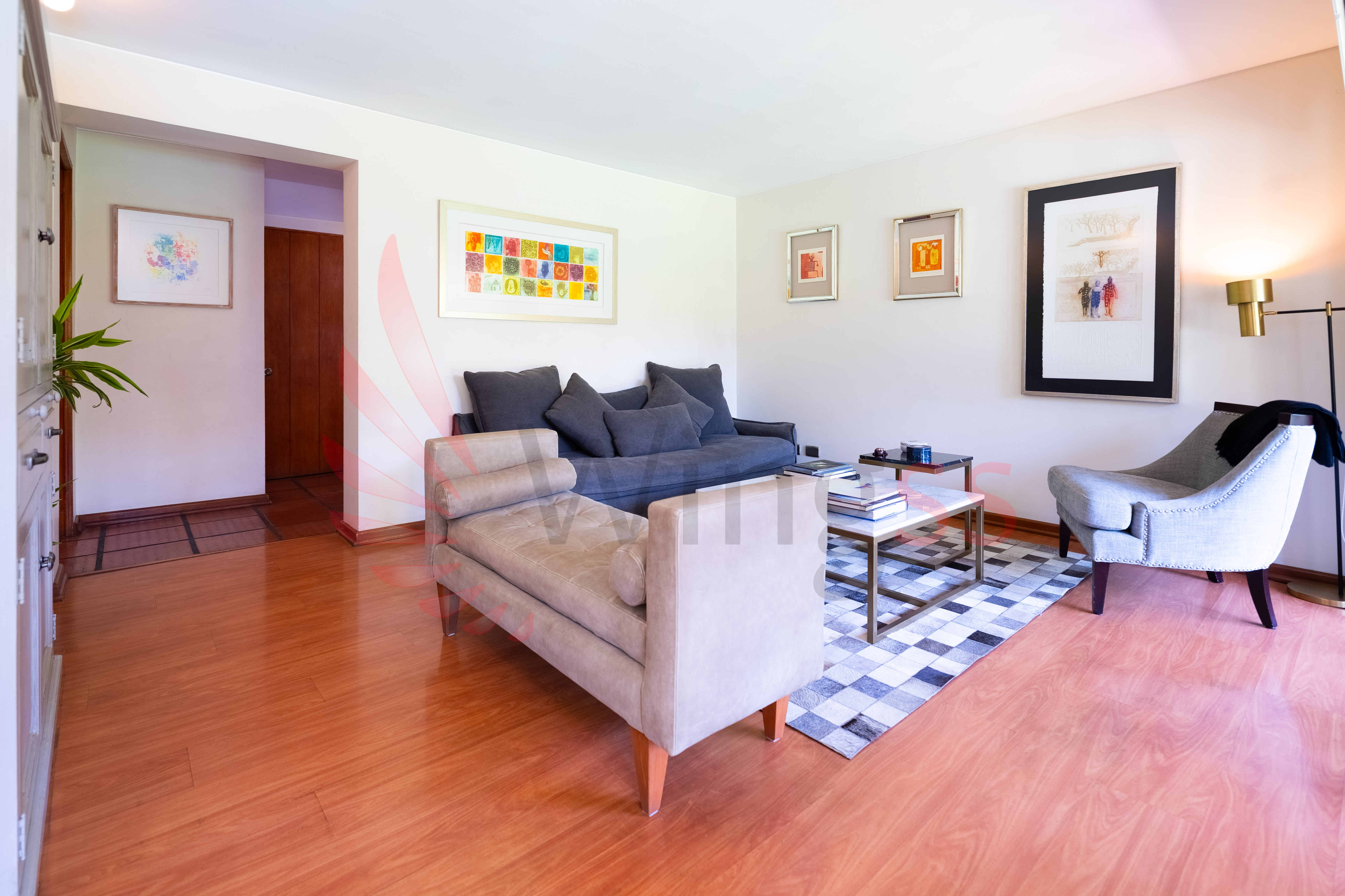 Elegancia en La Reina Alta, Casa en Condominio con Doble Altura, Subterráneo y Piscina