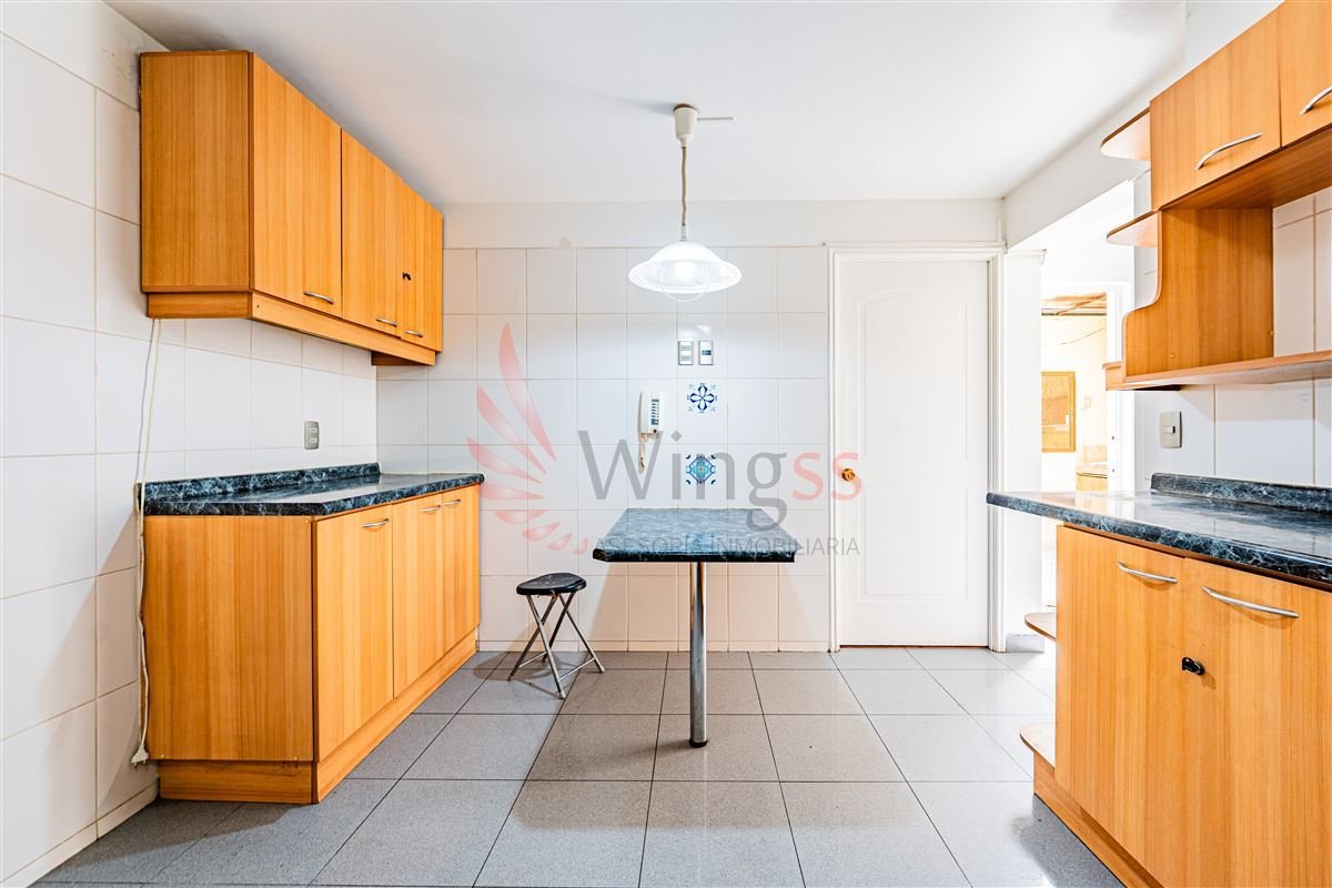 Casa de Tres Pisos Familiar en Condominio - Miniatura 2