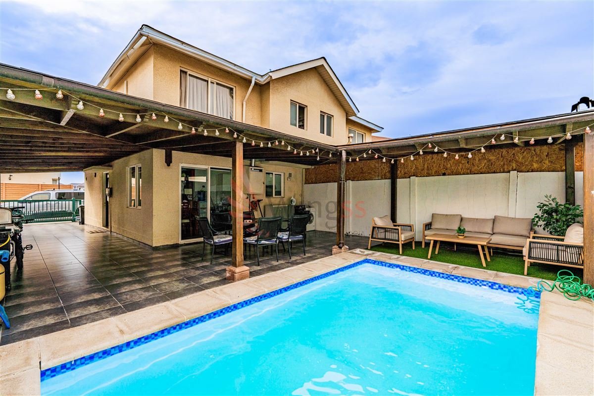 Venta Casa 3 Dormitorios Valle Grande Con Estacionamiento