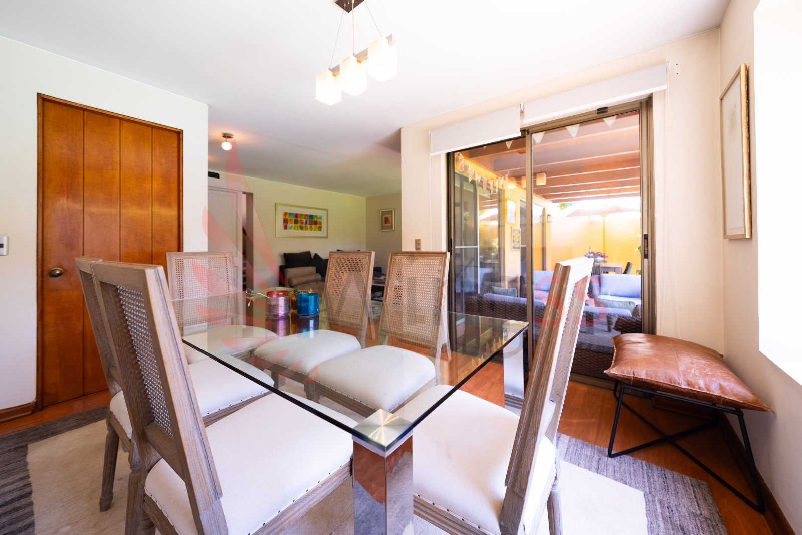 Elegancia en La Reina Alta, Casa en Condominio con Doble Altura, Subterráneo y Piscina - Miniatura 2