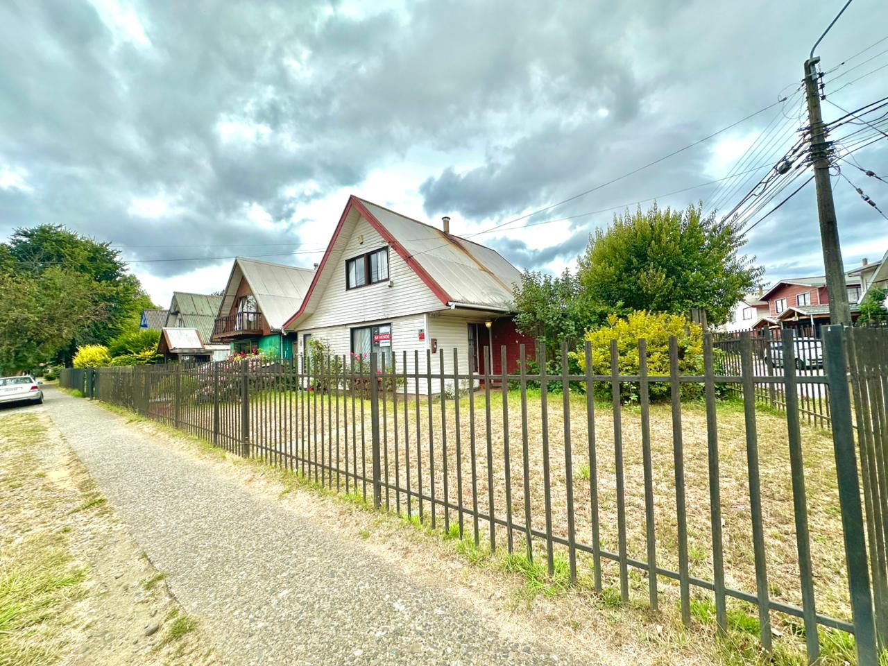 CASA ESQUINA AMPLIO TERRENO AVDA FRANCIA - Miniatura 2