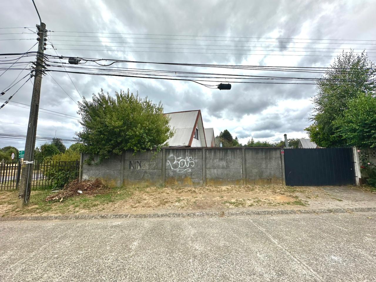 CASA ESQUINA AMPLIO TERRENO AVDA FRANCIA - Miniatura 3