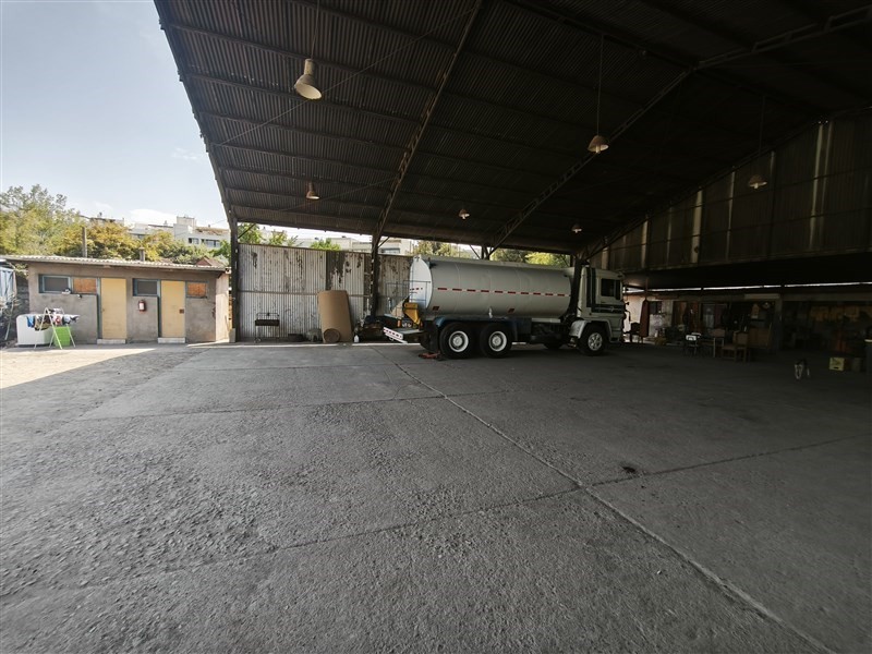 Bodega en Arriendo en A pasos de avenida la dehesa detrás del mall Cenco - Miniatura 5