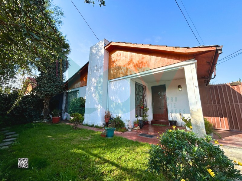 Casa en Venta en Jorge Gzlz Bastias entre Av Macul y Poeta Juan Guzman