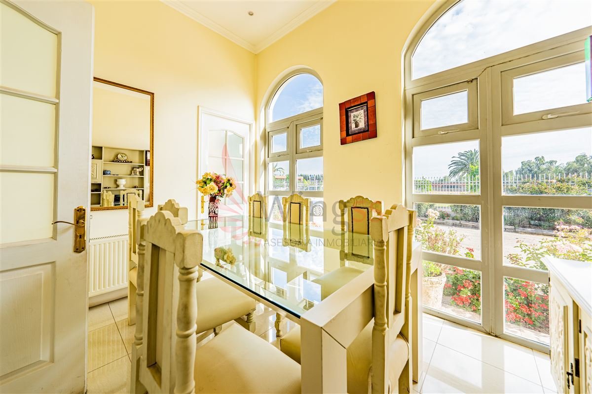 Excelente y Exclusiva Propiedad Comercial - Miniatura 2