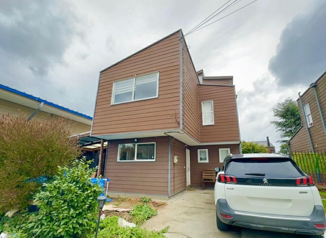 CASA DE 3 PISOS DENTRO DE CONDOMINIO SECTOR LAS MULATAS