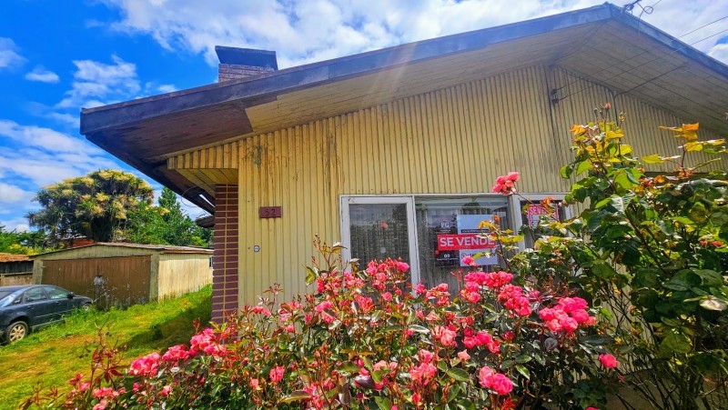 CASA CENTRAL CON AMPLIO SITIO EN PAILLACO