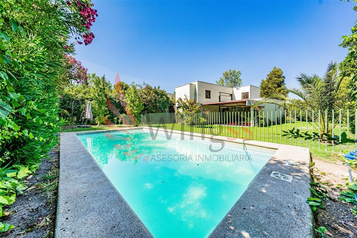 Venta Casa 5 Dormitorios Chicureo Con Estacionamiento