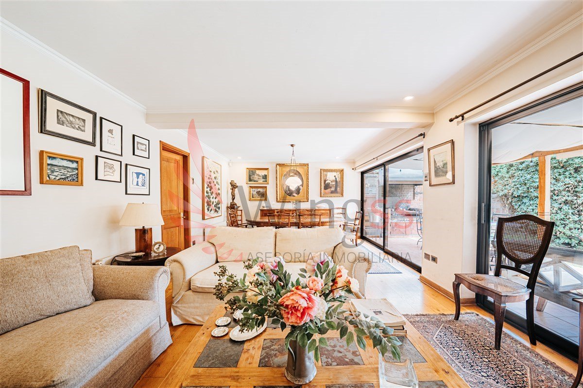 Casa Familiar con Patio y Piscina - Miniatura 3