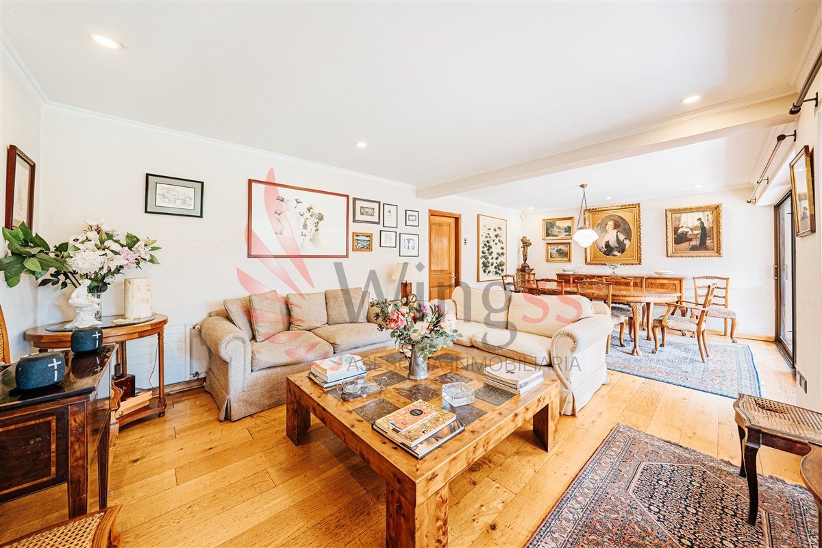 Casa Familiar con Patio y Piscina - Miniatura 4