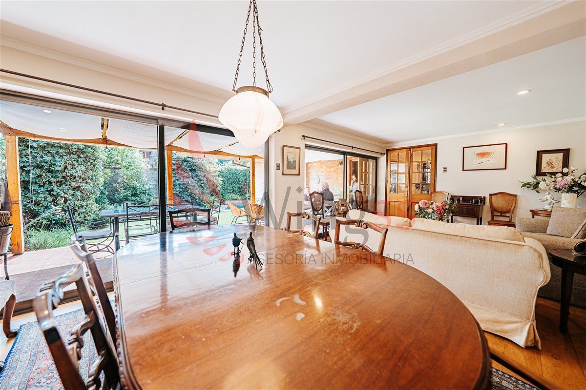 Casa Familiar con Patio y Piscina - Miniatura 5