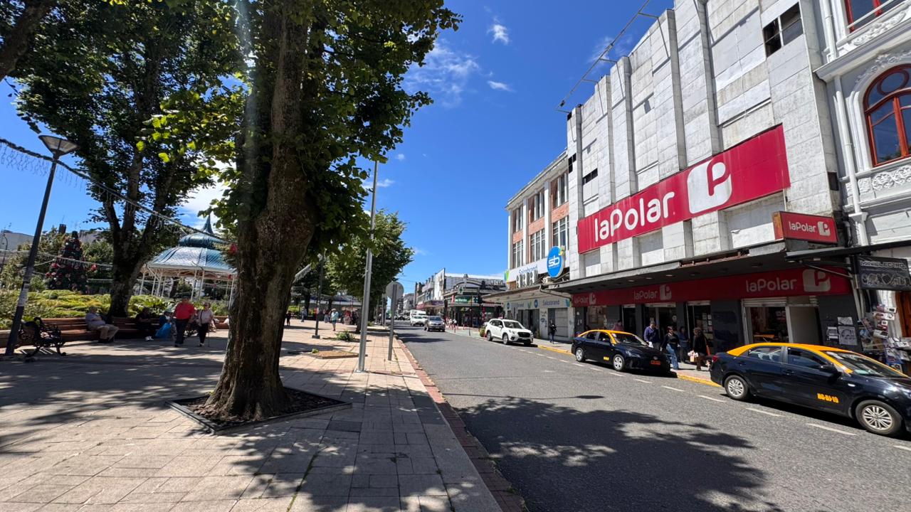 EDIFICIO DE 4 PISOS PLENO CENTRO DE VALDIVIA - Miniatura 2